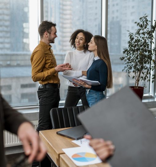 smiley-colleagues-office-meeting